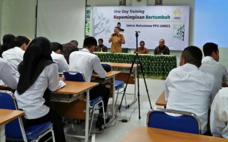 PPG. Seminar  bertajuk “One Day Training, Kepemimpinan Bertumbuh” khusus untuk mahasiswa PPG Unnes. 9foto: istimewa)
