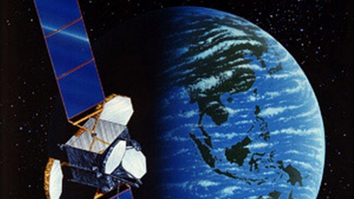 Satelit palapa hari Satelit Telekomunikasi