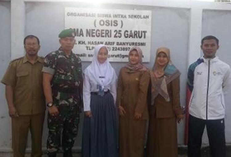 Inspiratif, Anggota TNI Tolong Gadis Putus Sekolah Hingga Mengajar di Lapas