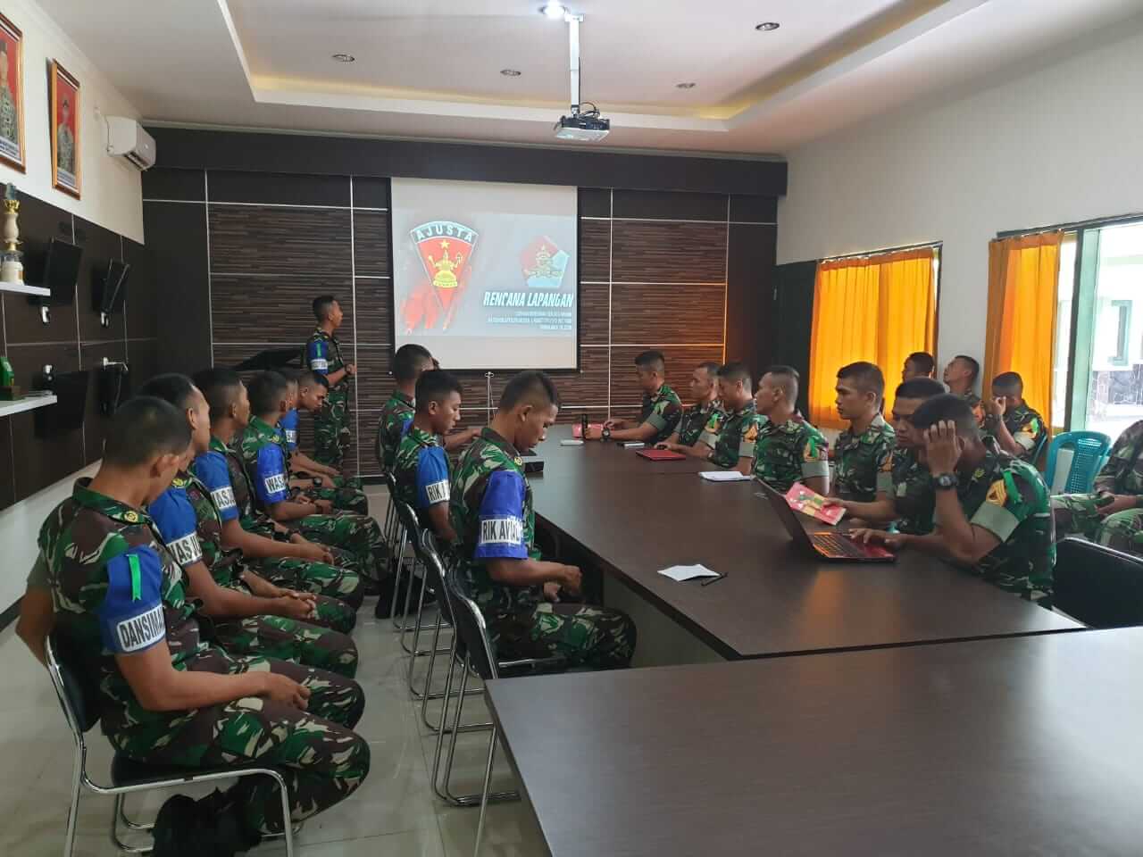 Taruna Akmil Kecabangan Armed Latihan Teknik Penyelenggaraan Latihan di Malang
