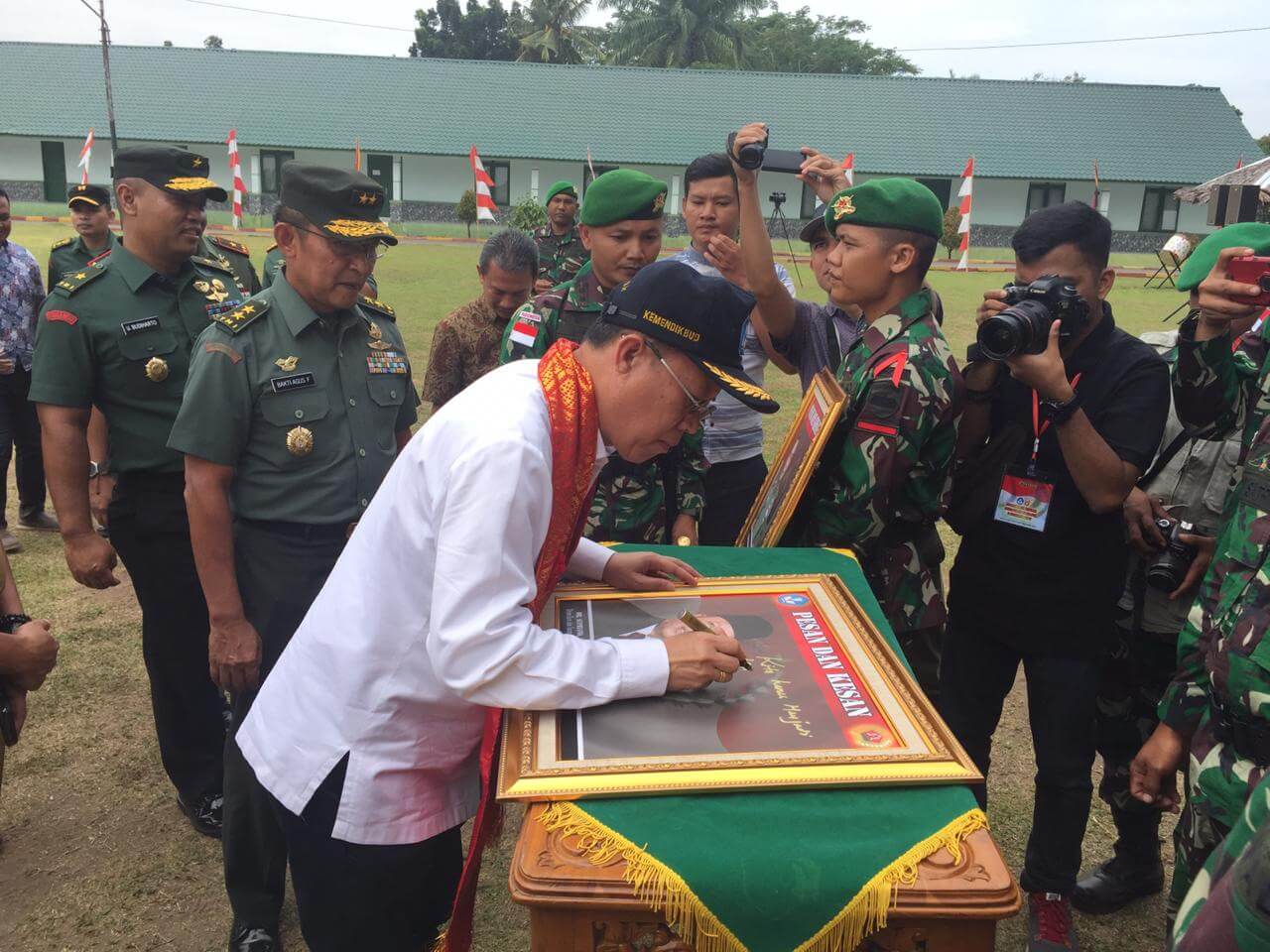 Prajurit TNI yang Mengajar di Sekolah 3T hanya Mengisi Kekosongan Guru