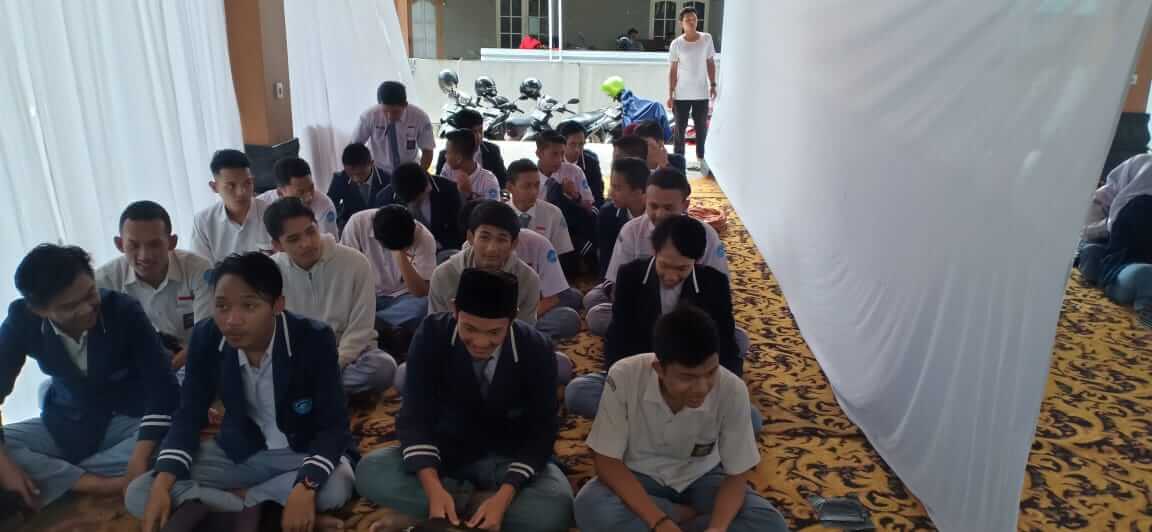 Bersiap Hadapi UNBK, Siswa MA Al-Iman Gelar Doa Bersama di Ponpes Assegafiyah