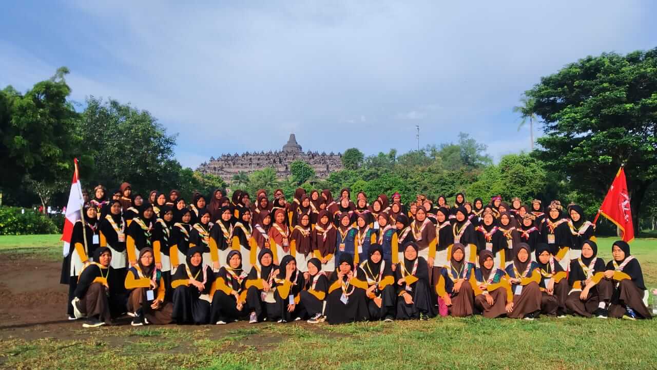 Siswa SMP IT IF Kota Magelang Turut Kemah Bakti di Kompleks Candi Borobudur