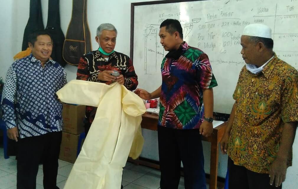 Kepala Disdikbud Jateng Tinjau Produksi APD di SMK Muhammadiyah 2 Muntilan