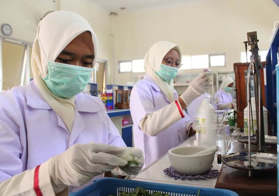 Inovatif, Pelajar SMK Citra Medika Produksi Cairan Pembersih Tangan
