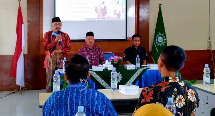 Hadapi New Normal, SMK Muhammadiyah 2 Muntilan Bantu Guru SD-MI Kuasai IT