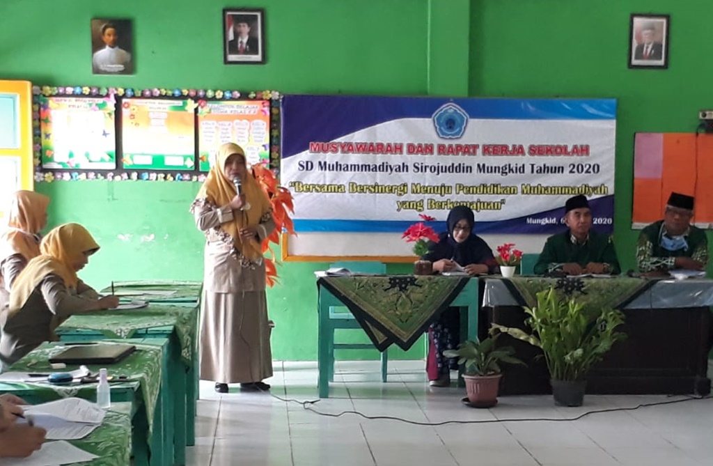 Hadapi Tahun Ajaran Baru, SD Muhammadiyah Sirojuddin Gelar Rapat Kerja