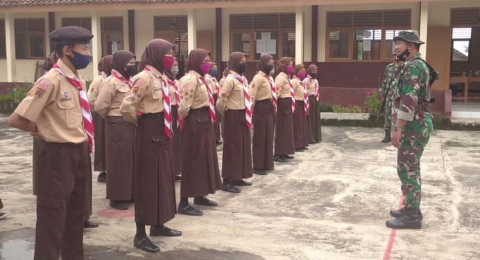 TNI AD Latih Kepramukaan dan Wawasan Kebangsaan di SMP Negeri 1 Windusari