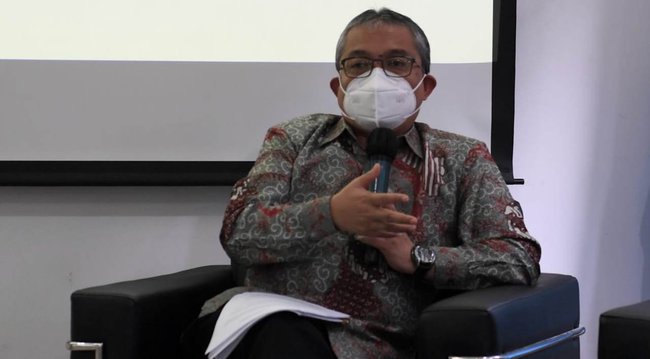 PENJELASAN. Kepala Badan Bahasa, Endang Aminudin Aziz saat memberikan penjelasan. (foto: kemendikbud,go.id)