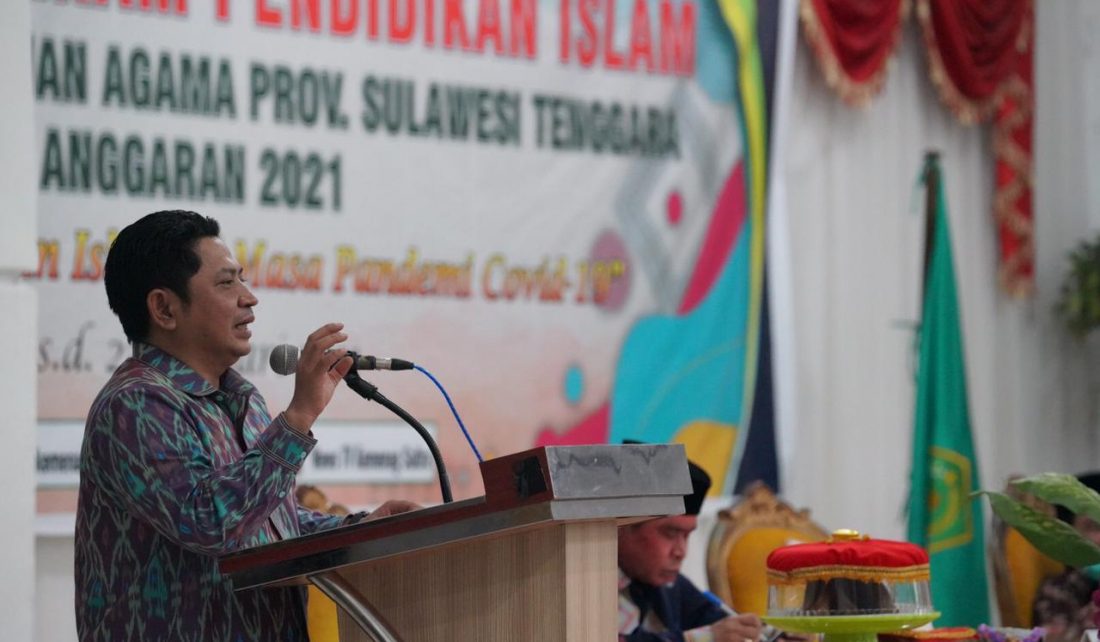 PENJELASAN. Direktur Jenderal Pendidikan Islam (Dirjen Pendis), Muhammad Ali Ramdhani sedang memberi penjelasan. (foto: kemenag)
