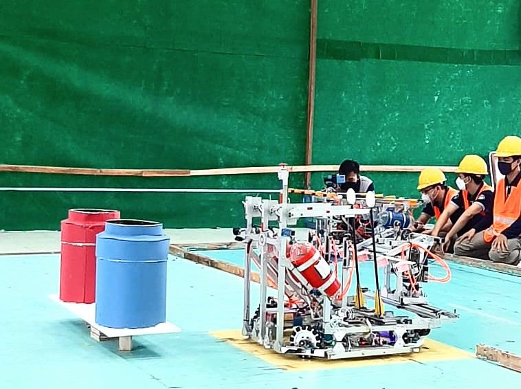 Robot Indonesia Bertandang ke China, Karya dari Mahasiswa Yogyakarta