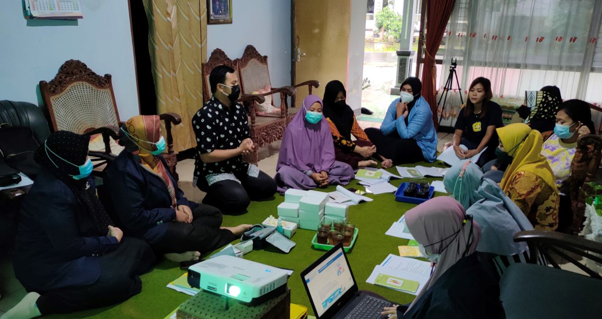POSYANDU. PPMT UNIMMA melakukan peningkatan peran posyandu lansia dalam peningkatan kesehatan di Dusun Ngrancah. (foto: ist)