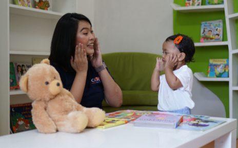 ANAK. Pengenalan diri bagi anak usia dini telah dimulai sejak usia 10 bulan sampai 4 tahun. (foto: dok. rumah main cikal)