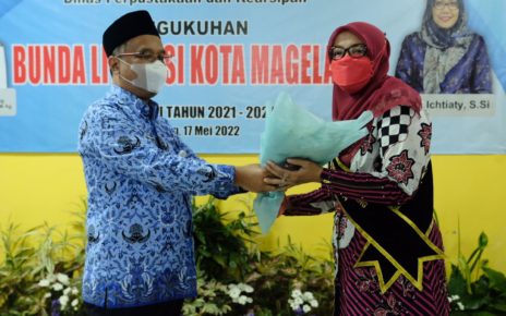 BUNDA. Niken Ichtiaty Dikukuhkan Jadi Bunda Literasi Kota Magelang 2021-2024. (foto: pemkotmgl)