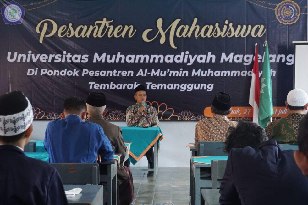 SAMBUTAN. Dekan FAI UNIMMA, Nurodin Usman, Lc., MA saat memberikan sambutan. (foto: ist)