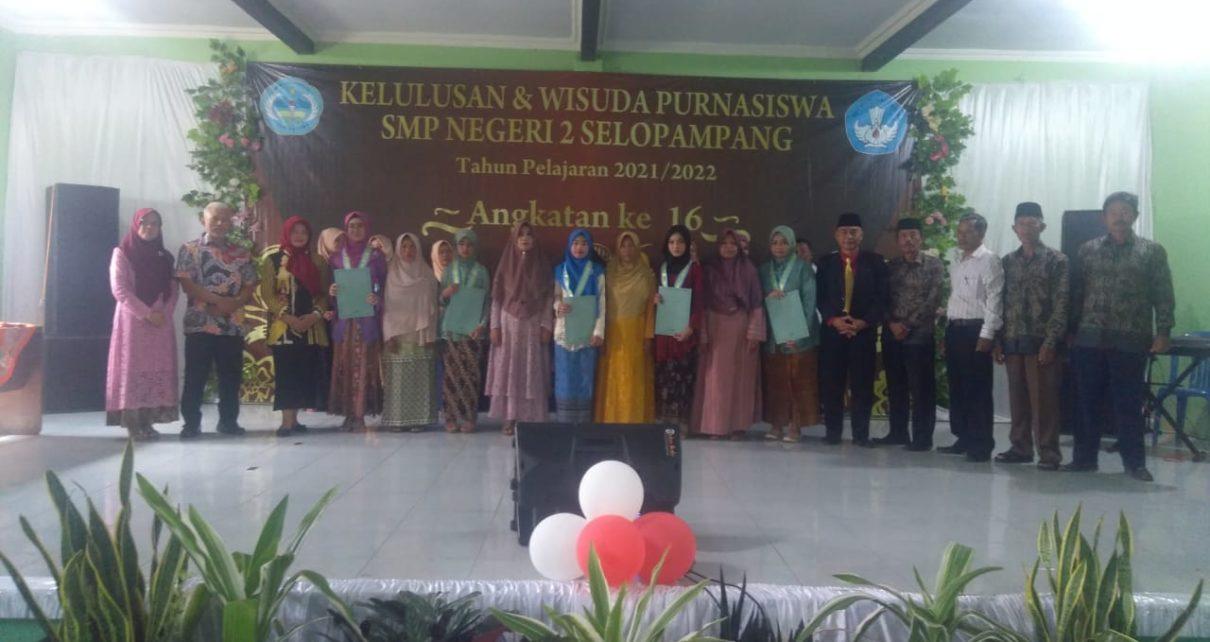 WISUDA. SMPN 2 Selopampang Kabupaten Temanggung menggelar wisuda purna siswa angkatan ke-16, Rabu 15 Juni 2022