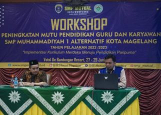 GURU. Tafsir selaku Ketua Pimpinan Wilayah Muhammadiyah (PWM) Jawa Tengah menyampaikan guru-guru Muhammadiyah harus siap untuk bertarung. (foto: ist)