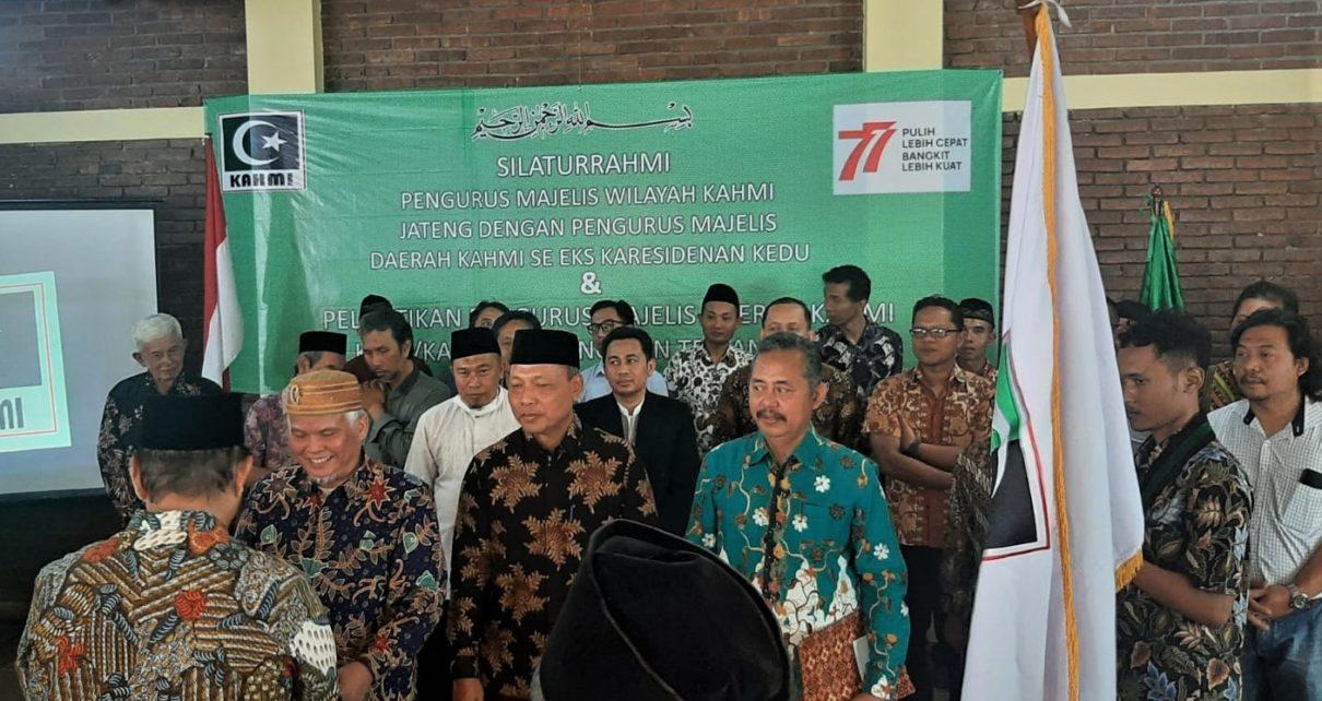 KAHMI. Pelantikan Pengurus Majelis Daerah KAHMI Kota/Kabupaten Magelang dan Temanggung di Kebon Semilir, Sabtu (20/8/2022). (foto: adeed/siedoo)