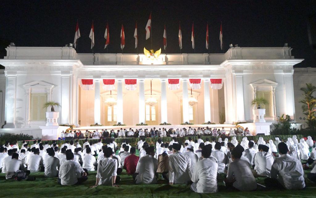ZIKIR. Presiden Jokowi hadiri Zikir dan Doa Kebangsaan 77 Tahun Indonesia Merdeka, di Istana Merdeka, Jakarta, Senin (01/08/2022). (foto: setkab)