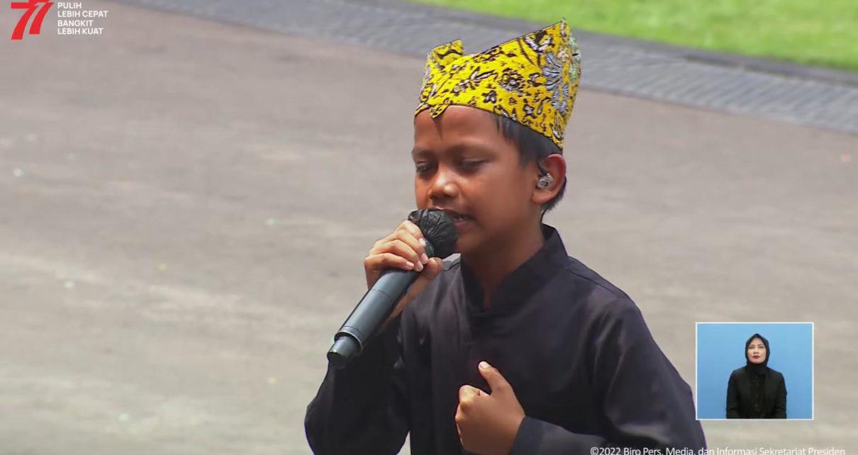 NYANYI. Farel Prayogo saat nyanyi di Istana Merdeka. (foto: screenshot)