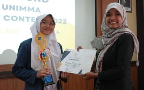 JUARA. Nisrina Rofila Zain dari SMA Mutual Magelang ditetapkan sebagai juara satu. (foto: ist)