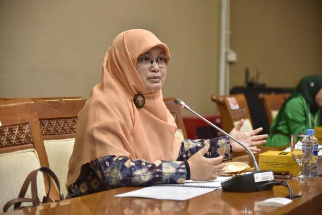 DPR. Anggota Komisi VII DPR RI Diah Nurwitasari saat menyampaikan pendapat. (foto: dpr)