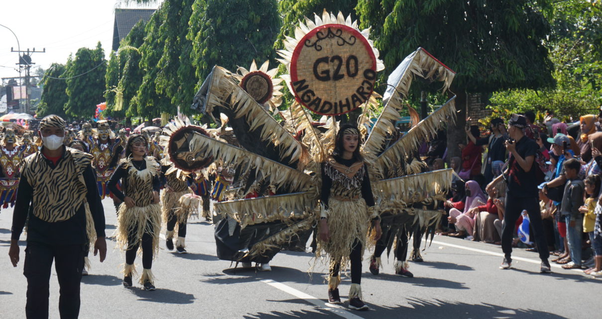 KIRAB BUDAYA. Acara Kirab Budaya dalam rangka G20 di Borobudur dimeriahkan masyarakat dari 20 desa. (foto: humaspemkab)