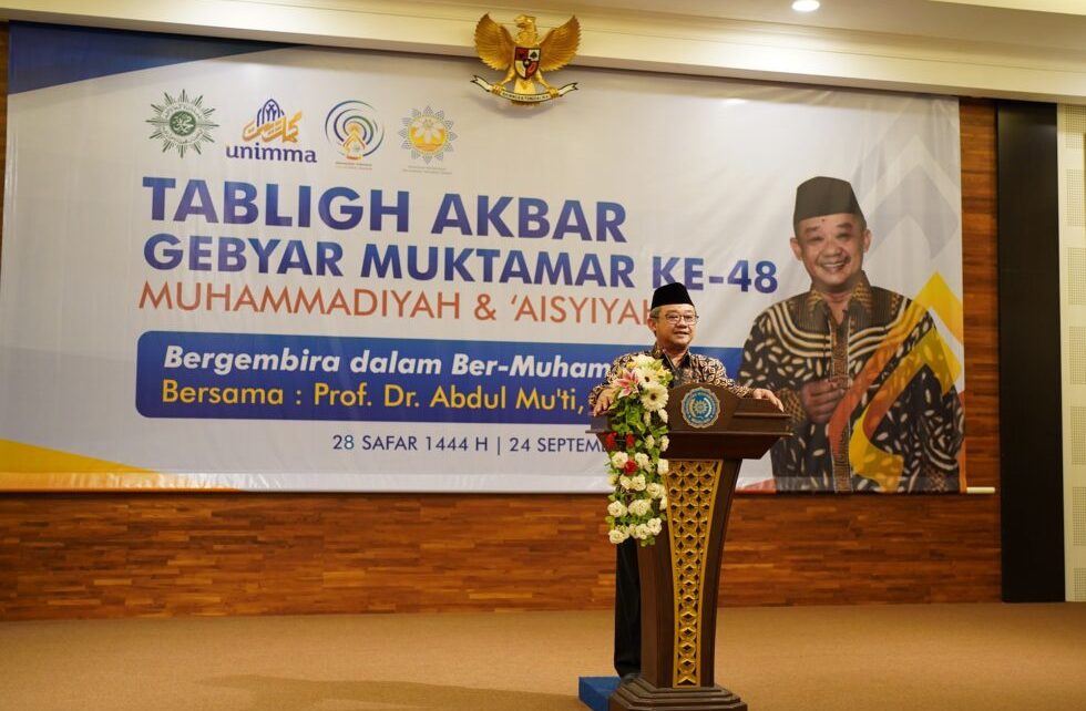 MUHAMMADIYAH. Sekretaris Umum Pimpinan Pusat Muhammadiyah, Prof. Dr. Abdul Mu’ti, M.Ed saat mengisi Tabligh Akbar di UNIMMA. (foto: unimma)