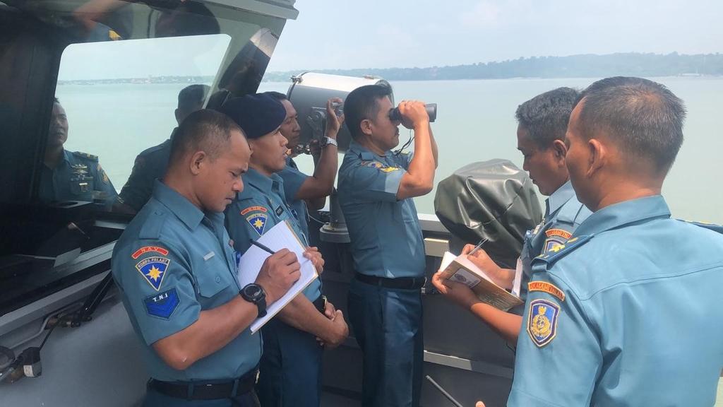PENGUJUAN. Proses pengujian SFPS di lapangan yang dilaksanakan langsung bersama TNI AL. (foto: humasits)