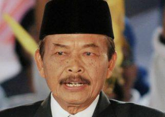 TNI. Foto Letjen TNI (Purn) Bibit Waluyo saat masih menjabat sebagai Gubernur Jawa Tengah. (sumber: wikipedia)