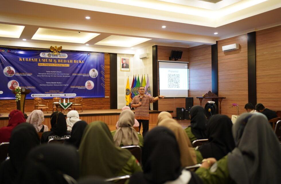 KULIAH. ADLP (ASEAN Digital Literacy Programme), Fajar Riadi DS, S.Psi saat menyampaikan kuliah umum. (foto: unimma)