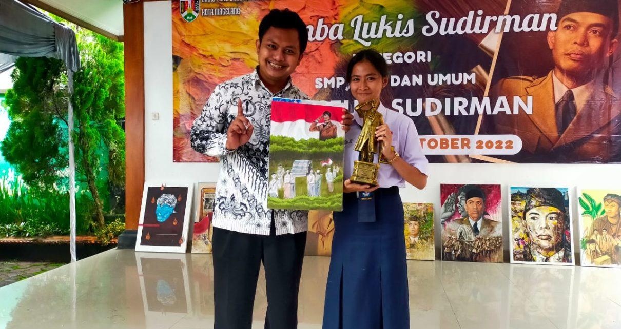JUARA. Maura Cinta Felodia (kanan) meraih juara 1 dalam lomba melukis. (foto: istimewa)