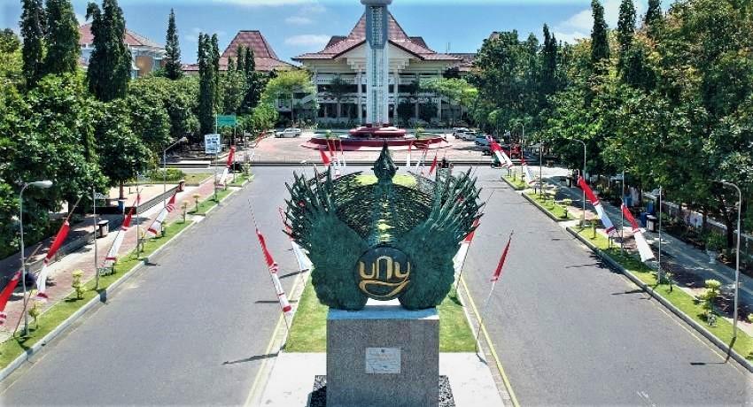 UNY. Universitas Negeri Yogyakarta (UNY) tampak depan. (foto: uny)