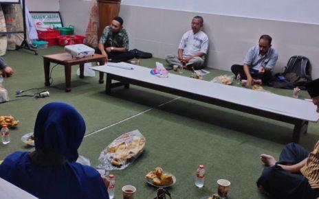 DISKUSI. Silaturahmi dan Diskusi Korps Alumni Mahasiswa Islam (KAHMI) Magelang Raya di Masjid Muhajirin Kramat Utara Kota Magelang, baru-baru ini. (foto: ist)