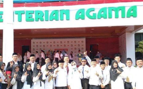 ANUGERAH. Kementerian Agama menggelar Anugerah Guru Pendidikan Agama Islam (PAI) pada sekolah yang Berprestasi dan Berdedikasi. (foto: kemenag)
