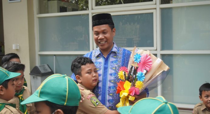 Hari Guru, Siswa SD Mutual 2 Kota Magelang Beri Kejutan, Tak Lupa Galang Dana Cianjur