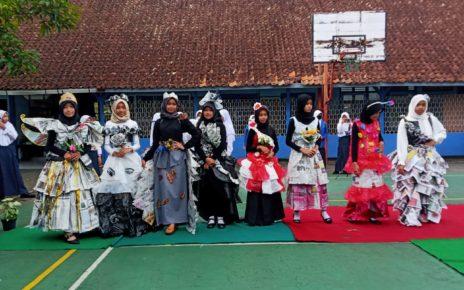 SMP. Fashion show SMPN 2 Kota Magelang dengan mengusung Wonderful of Trash. (foto: istimewa)