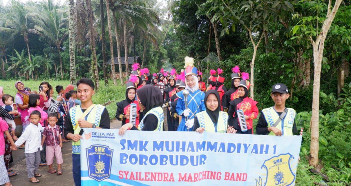 MARCHING BAND. Syailendra Marching Band dari SMK Muhammadiyah 1 Borobudur turut diundang untuk memeriahkan Pengajian Akbar dan Khotmil Qur’an di Dusun Bedilan, Ringinanom, Tempuran. (foto: istimewa)