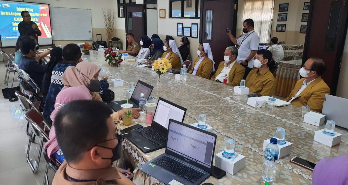 SIPLAH. Diskusi mengenai SIPLah di SMA Negeri Sumatera Selatan, Palembang, Selasa (6/12/2022). (foto: kemendikbudristek)