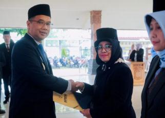 PELANTIKAN. Wali Kota Magelang dr. Muchamad Nur Aziz melantik 8 pejabat di Pendopo Pengabdian pada Selasa (7/2/2023). (foto: humaspemkotmgl)