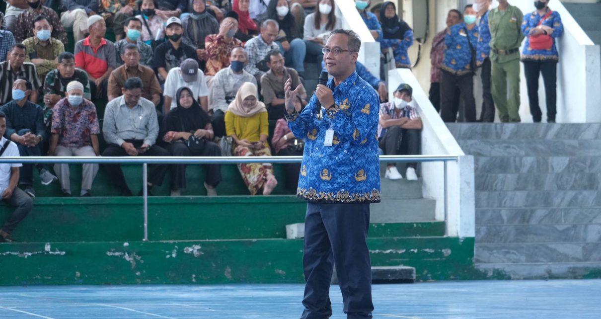 PENGARAHAN. Wali Kota Magelang dr Muchamad Nur Aziz saat memberikan pengarahan ke Ketua RT dan RW. (foto: prokompimkotamgl)