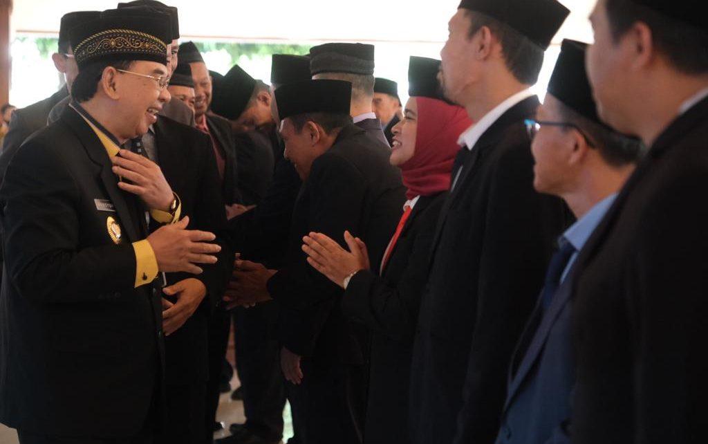 UCAPAN. Wakil Wali Kota Magelang M. Mansyur turut memberikan ucapan selamat kepada pejabat yang dilantik. (foto: prokompimkotamgl)