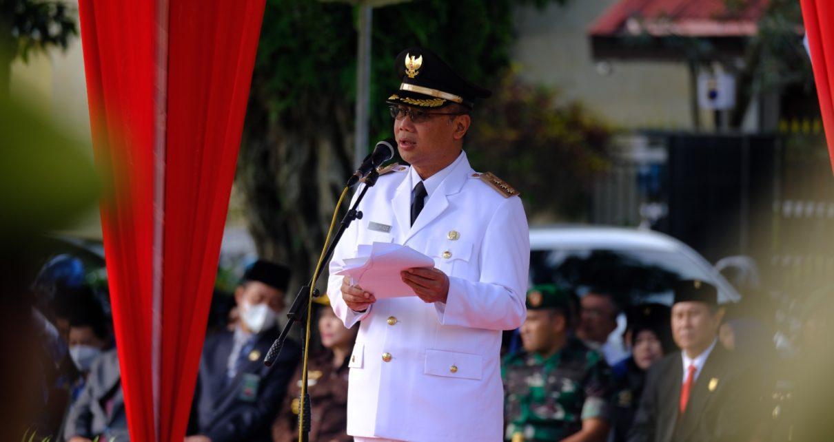 HARI JADI. Wali Kota Magelang dr. Muchamad Nur Aziz saat menjadi inspektur dalam Upacara Peringatan Hari Jadi ke-1117 Kota Magelang. (foto: prokompimkotamgl)