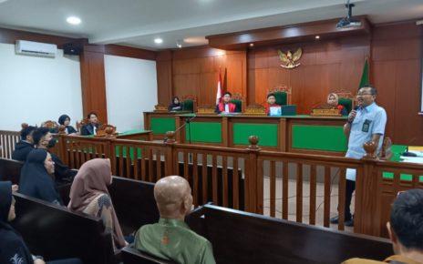 REVIEW. Praktik Persidangan mahasiswa Fakultas Hukum (FH) Universitas Muhammadiyah Magelang (UNIMMA) mendapat review. (foto: unimma)