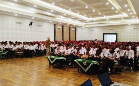 SOSIALISASI. Sebanyak 300 mahasiswa UNIMMA menjadi peserta Sosialisasi Program Unggulan di Auditorium Kampus 1 UNIMMA pada Senin 10 Juli 2023. (foto: unimma)