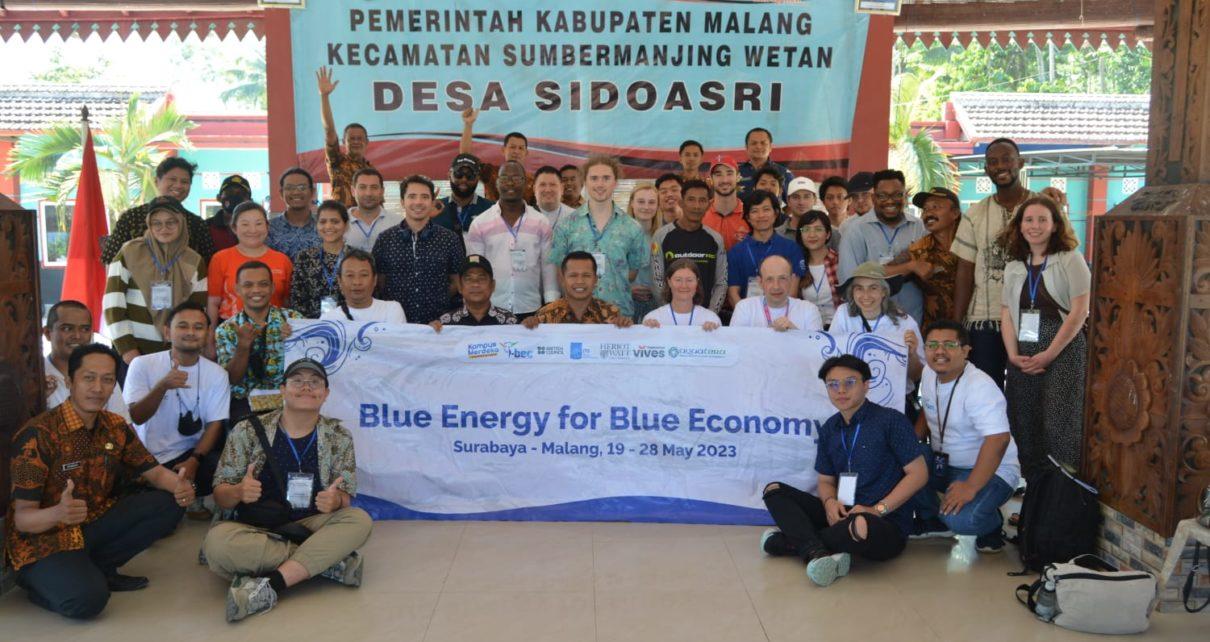 PROYEK. Tim Going Global Project (GGP) pada saat pelaksanaan proyek lapangan dalam program Blue Energy for Blue Economy di Malang. (foto: its)