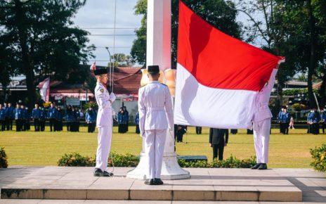 BENDERA. Pengibaran Bendera Merah Putih dalam Upacara Detik-Detik Proklamasi RI tingkat Kota Magelang yang dipusatkan di Lapangan Rindam IV/ Diponegoro Magelang, Kamis 17 Agustus 2023. (foto: prokompimkotamgl)