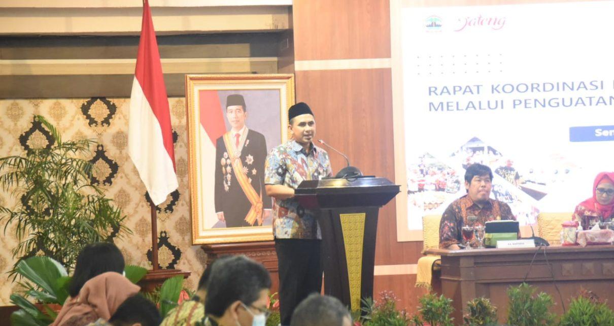 SAMBUTAN. Wakil Gubernur Jawa Tengah, Taj Yasin Maimoen saat memberi sambutan. (foto: jatengprov)