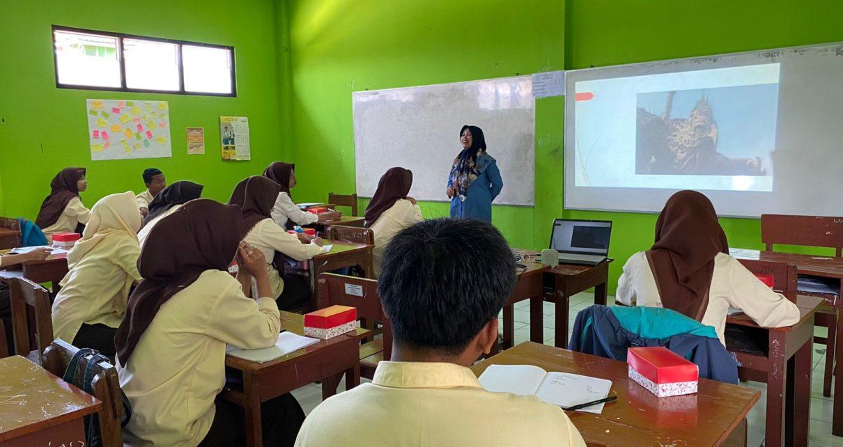 PENDAMPINGAN. Tim Dosen dari FKIP Universitas Tidar (Untidar) telah memberikan pendampingan di SMA Muhammadiyah 2 Kota Magelang. (foto: ist)
