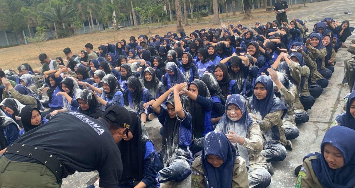 KERJA SAMA. SMK Muhammadiyah 1 Borobudur bekerja sama dengan Resimen Mahasiswa (Menwa) Universitas Muhammadiyah Magelang (UNIMMA). (foto: ist)